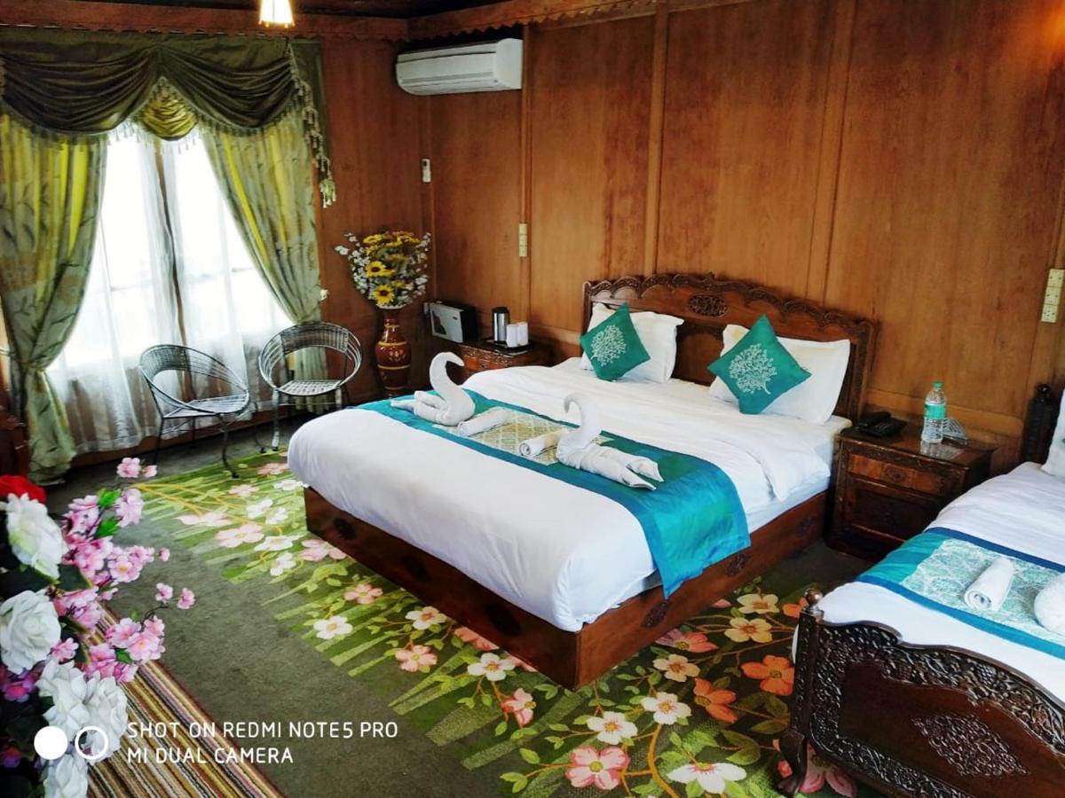 The Mughal Sheraton Houseboat Hotel Durgjan Esterno foto