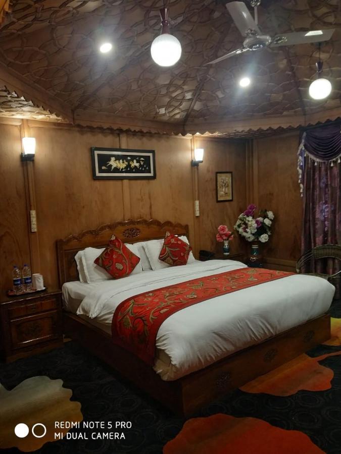 The Mughal Sheraton Houseboat Hotel Durgjan Esterno foto