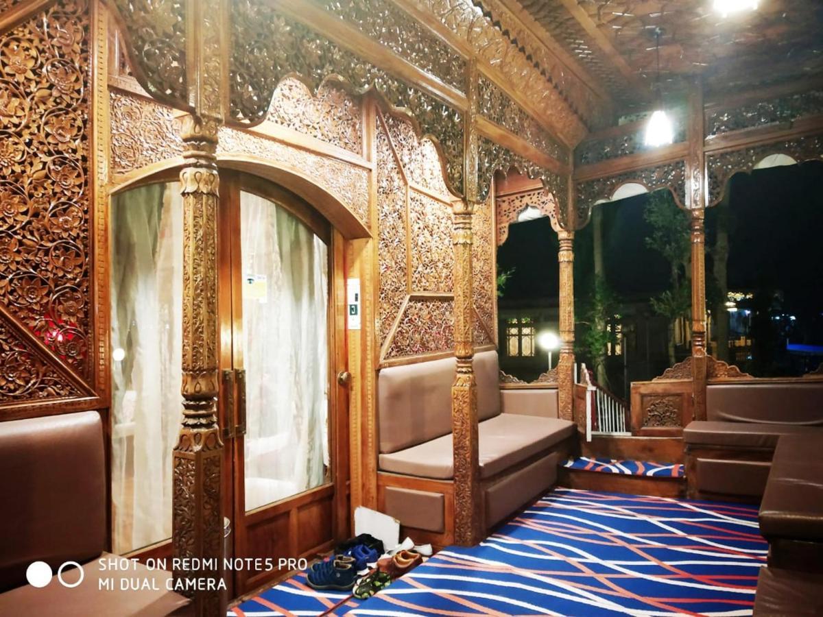 The Mughal Sheraton Houseboat Hotel Durgjan Esterno foto