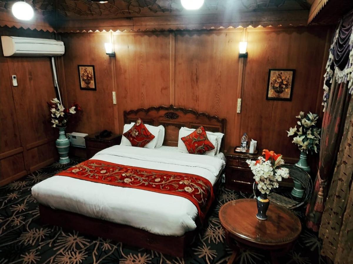 The Mughal Sheraton Houseboat Hotel Durgjan Esterno foto