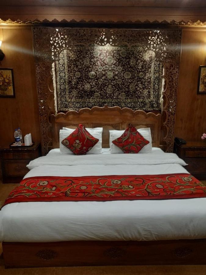 The Mughal Sheraton Houseboat Hotel Durgjan Esterno foto