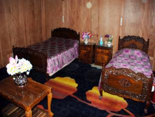 The Mughal Sheraton Houseboat Hotel Durgjan Esterno foto